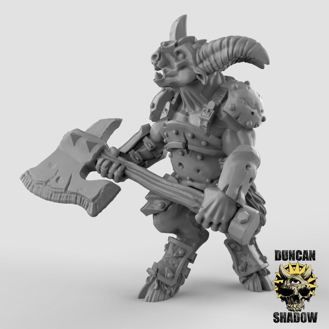 Beastmen with twohanded Axe Miniature | B - Tabletop RPG & D&D miniature. Perfect for wargaming & collectors