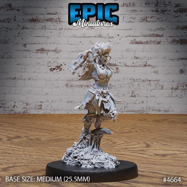 Female Orc Adventurer Miniature - 4664 - 32mm